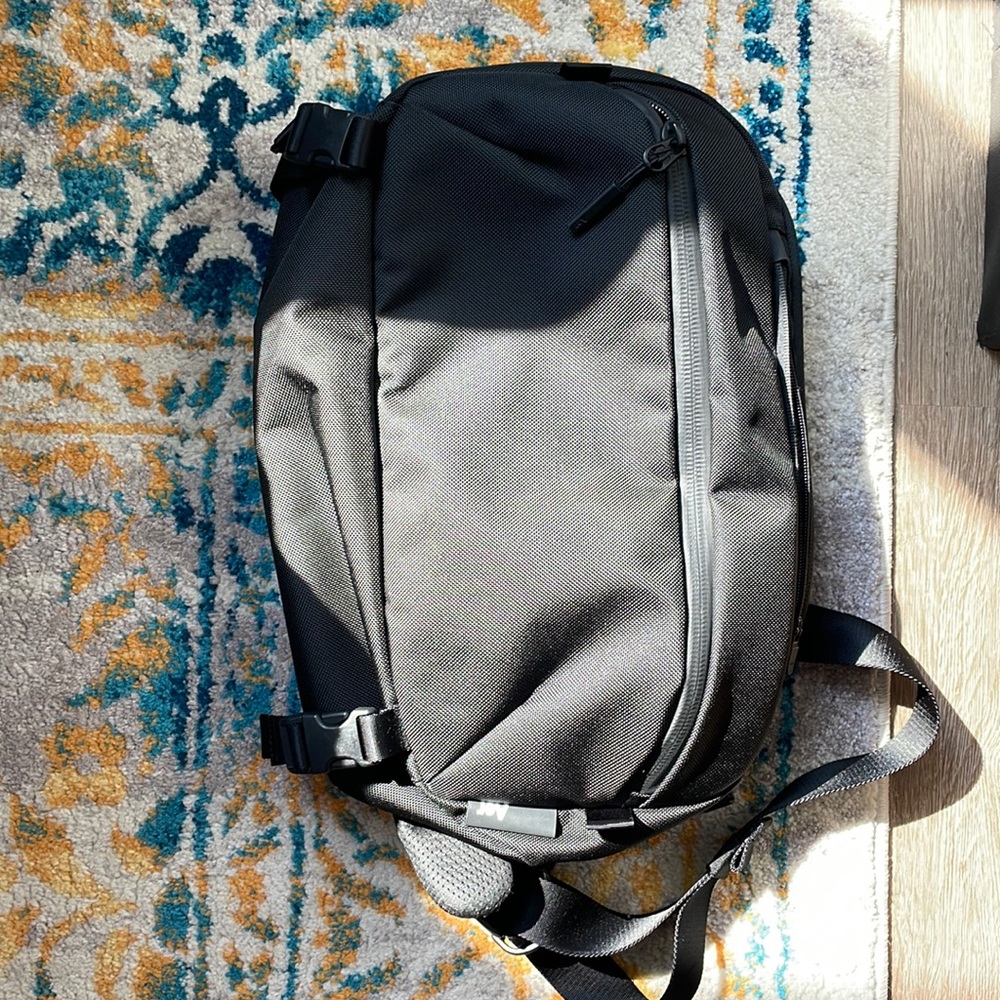 Aer travel sling 2